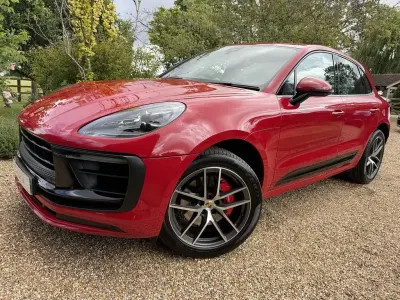 Used Porsche Macan 380 HP (279 kW) 2022 Red SUV
