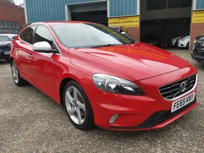 Used Volvo V40 R-Design 122 HP (89 kW) 2015 Red Hatchback