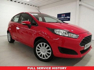 Usado Ford Fiesta Style 82 HP (60 kW) 2015 Vermelho Citadino