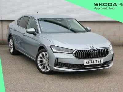 Gebraucht Skoda Superb SE L 147 PS (108 kW) 2025 Silber Kleinwagen