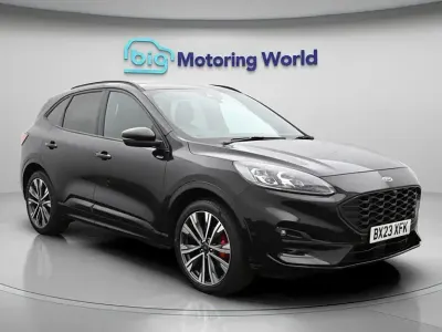 Usado Ford Kuga ST-Line X 225 CV (165 kW) 2023 Negro SUV