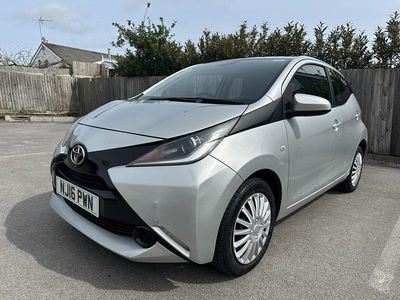 Usado Toyota Aygo X-play 2016 Plateado Utilitario
