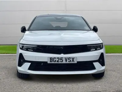 Usado Vauxhall Astra Ultimate 128 CV (94 kW) 2025 Blanco Utilitario