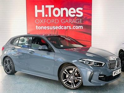 Begagnad BMW 118 M Sport 136 HK (100 kW) 2022 Grå Halvkombi