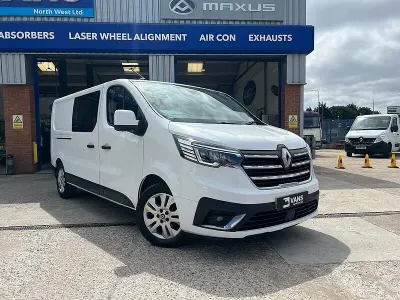 Used Renault Trafic 2023 Glacier white MPV