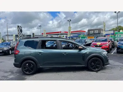 Used Dacia Jogger Extreme 2023 Green MPV