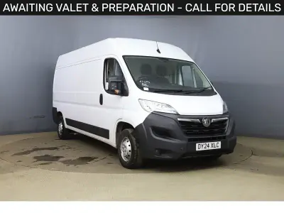 Used Vauxhall Movano 140 HP (102 kW) 2024 White