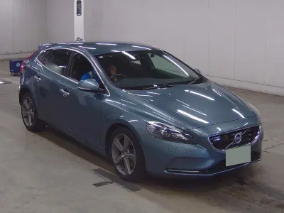 Begagnad Volvo V40 SE 180 HK (132 kW) 2013 Halvkombi