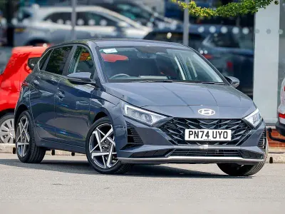 Used Hyundai i20 Premium 100 HP (73 kW) 2024 Grey Hatchback
