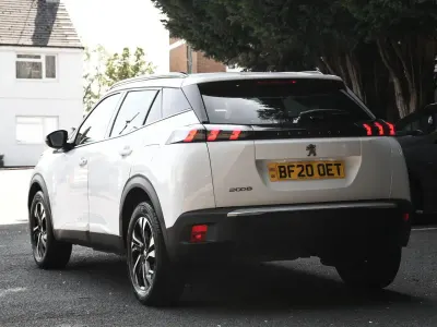 Begagnad Peugeot 2008 Allure 100 HK (73 kW) 2020 Vit SUV