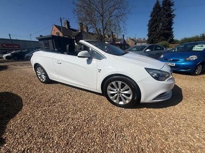 Used Vauxhall Cascada Elite 170 HP (125 kW) 2013 White Cabriolet