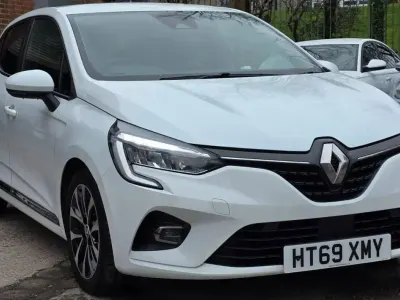 Używany Renault Clio V Iconic 85 KM (62 kW) 2020 Biały Hatchback