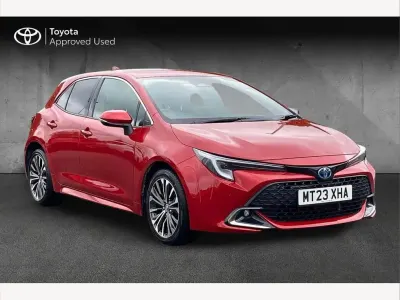 Used Toyota Corolla Design 140 HP (102 kW) 2023 Red Hatchback