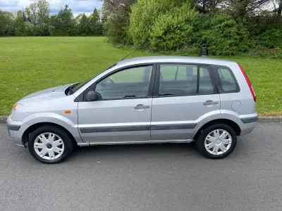 Używany Ford Fusion Style 68 KM (50 kW) 2008 Srebrny Hatchback