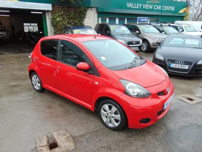 Used Toyota Aygo 68 HP (50 kW) 2012 Red Hatchback
