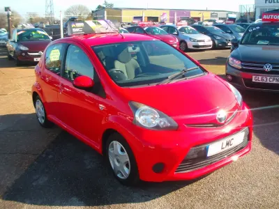 Used Toyota Aygo 68 HP (50 kW) 2014 Red Hatchback