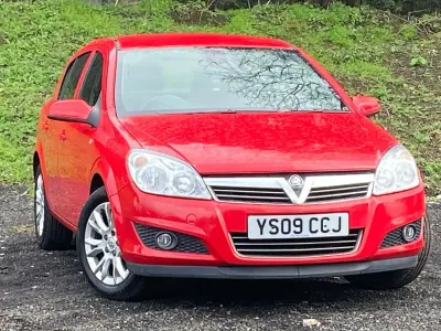 Second-hand Vauxhall Astra Active 2009 Roșu Hatchback