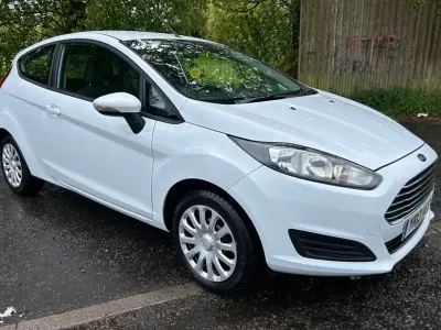 Gebraucht Ford Fiesta Style 82 PS (60 kW) 2013 Weiß Kleinwagen