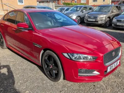 Usado Jaguar XE R-Sport 180 HP (132 kW) 2017 Vermelho Sedan