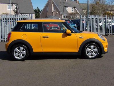 Usado Mini ONE Hatch 2016 Naranja Utilitario