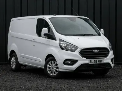 Used Ford Transit Custom Limited 130 HP (95 kW) 2019 White Van