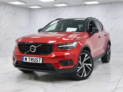 Używany Volvo XC40 R-Design Pro 163 KM (119 kW) 2021 Czerwony SUV