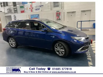 Usado Toyota Auris Hybrid 136 CV (100 kW) 2018 Azul Familiar