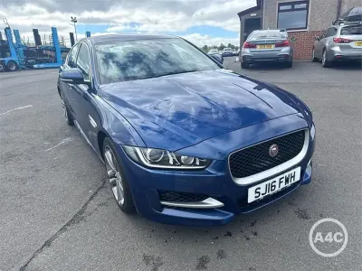 Używany Jaguar XE R-Sport 2016 Niebieski Sedan/Limuzyna