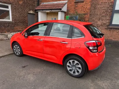 Używany Citroën C3 2015 Czerwony Hatchback