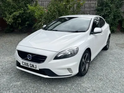 Used Volvo V40 R-Design 118 HP (86 kW) 2016 White Hatchback