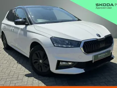 Used Skoda Fabia Colour Edition 70 HP (51 kW) 2023 Candy white body / black magic pearl effect roof Hatchback