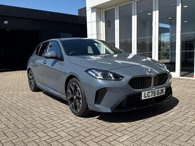 Begagnad BMW 120 M Sport 168 HK (123 kW) 2025 Grå Halvkombi