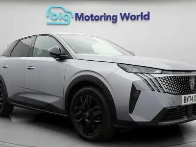 Begagnad Peugeot 3008 Allure 136 HK (100 kW) 2025 Grå SUV