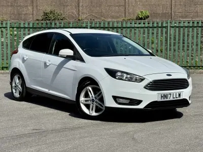 Used Ford Focus Zetec 120 HP (88 kW) 2017 White Hatchback