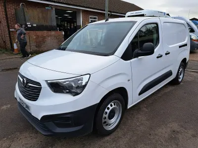 Used Vauxhall Combo 100 HP (73 kW) 2021 White MPV