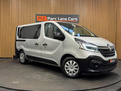 Begagnad Renault Trafic Business 2020 Silver Minibuss