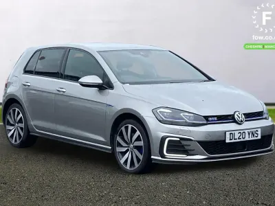 Begagnad VW Golf VIII Advance 2020 Silver Halvkombi