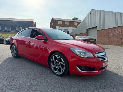Used Vauxhall Insignia SRi 140 HP (102 kW) 2015 Red Hatchback