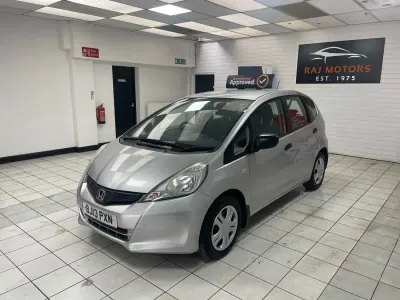 Używany Honda Jazz S 90 KM (66 kW) 2013 Srebrny Hatchback