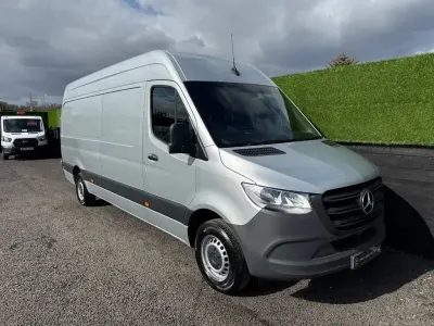 Begagnad Mercedes Sprinter Progressive 2023 Silver Van