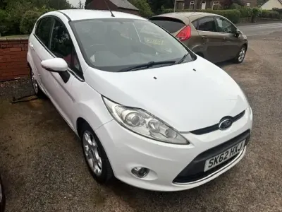 Used Ford Fiesta Zetec 82 HP (60 kW) 2012 White Hatchback