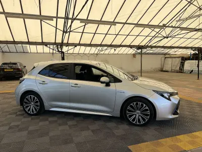 Used Toyota Corolla Design 184 HP (135 kW) 2020 Silver Hatchback