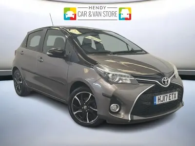 Used Toyota Yaris Design 99 HP (72 kW) 2017 Bitone platinum bronze Hatchback