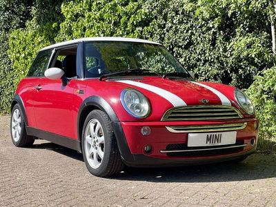 Begagnad Mini Cooper Hatch 2005 Röd Halvkombi