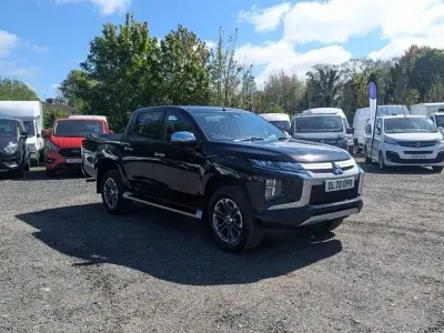 Begagnad Mitsubishi L200 Warrior 150 HK (110 kW) 2020 Svart Pickup