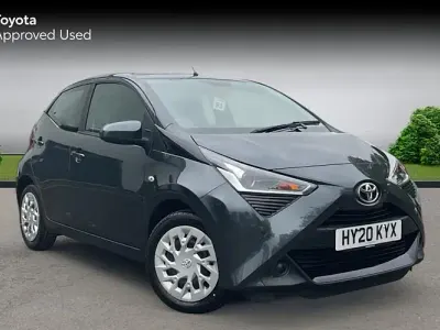 Begagnad Toyota Aygo X-play 72 HK (52 kW) 2020 Grå Halvkombi