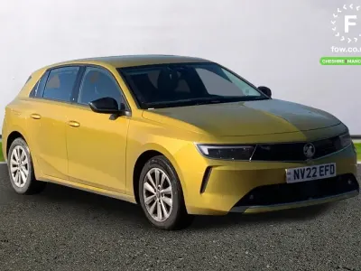 Second-hand Vauxhall Astra Design Edition 2022 Galben Hatchback