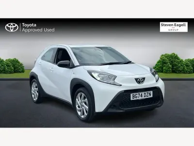 Używany Toyota Aygo X PURE 72 KM (52 kW) 2025 Biały SUV
