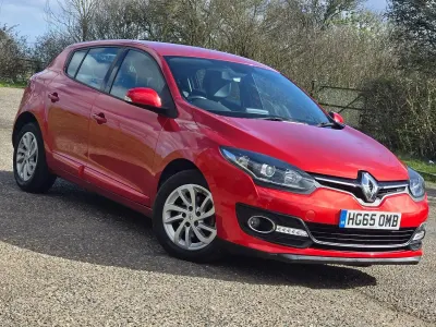 Usado Renault Mégane Dynamique 110 CV (80 kW) 2016 Rojo Utilitario