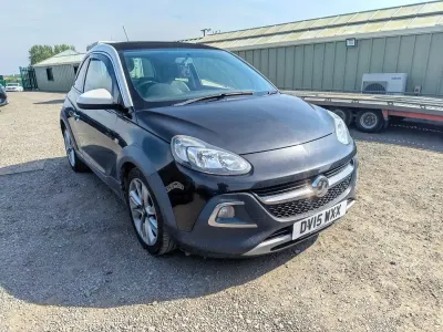 Usado Vauxhall Adam Rocks 115 CV (84 kW) 2015 Negro Utilitario